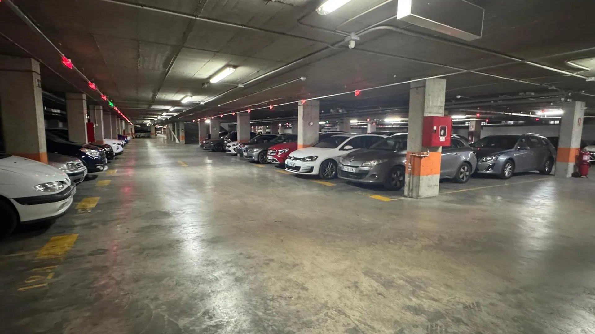 Recien Reformado Y Parking Vigilado Gratis Pleno Centro Granada Picon Center Apartman