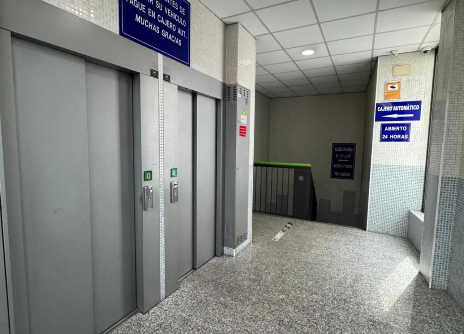 Recien Reformado Y Parking Vigilado Gratis Pleno Centro Granada Picon Center Apartman